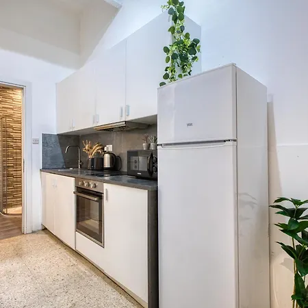 New 4-bedroom Apartment, Steps From The Promenade By Sf Homes *