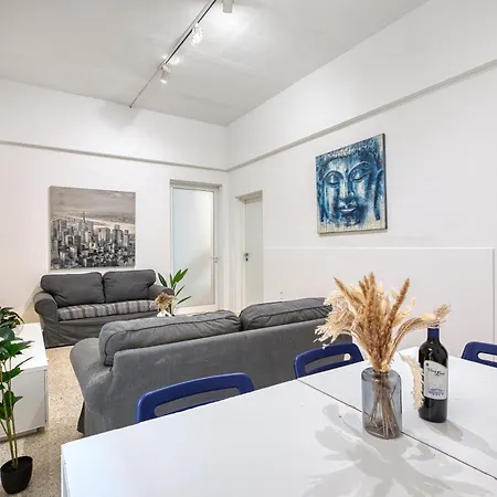 New 4-bedroom Apartment, Steps From The Promenade By Sf Homes Apartment