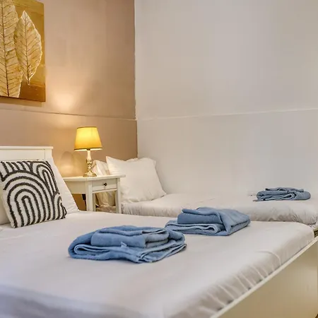New 4-bedroom Apartment, Steps From The Promenade By Sf Homes Apartment *