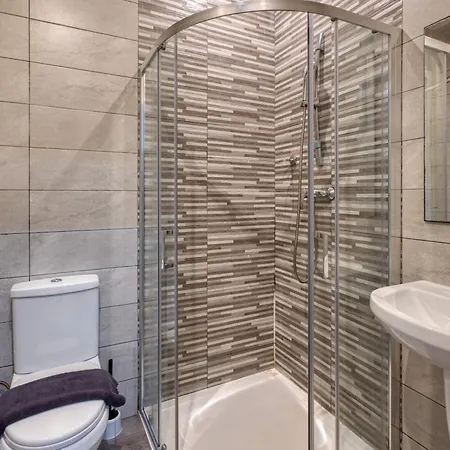 New 4-bedroom Apartment, Steps From The Promenade By Sf Homes Apartment *