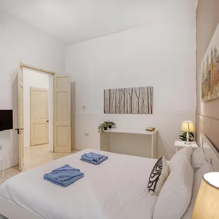 New 4-bedroom Apartment, Steps From The Promenade By Sf Homes Apartment *
