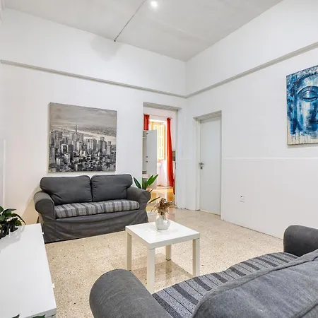 Appartement New 4-bedroom Apartment, Steps From The Promenade By Sf Homes *
