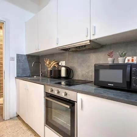 Apartment New 4-bedroom Apartment, Steps From The Promenade By Sf Homes *